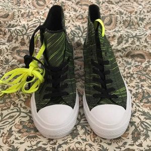 Converse chuck taylor men’s 8.5 or women 10.5